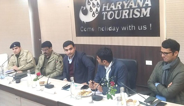 डीसी विक्रम सिंह की अध्यक्षता में  37वे अंतरराष्ट्रीय सूरजकुंड क्राफ्ट्स मेले का उद्घाटन के लिए हुई समीक्षा बैठक