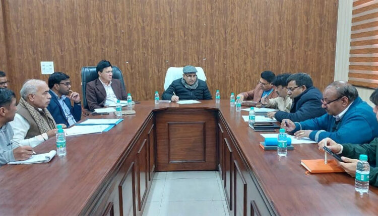 कैबिनेट मंत्री मूलचंद शर्मा ने अधिकारियों के साथ की विकास कार्यों की समीक्षा बैठक