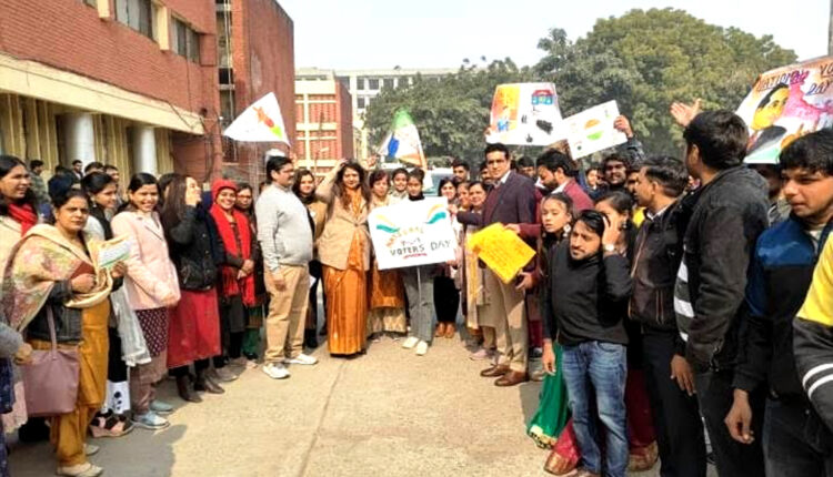 राजकीय महाविद्यालय में 'राष्ट्रीय मतदाता दिवस' पर जिला स्तरीय समारोह का आयोजनराजकीय महाविद्यालय में 'राष्ट्रीय मतदाता दिवस' पर जिला स्तरीय समारोह का आयोजन