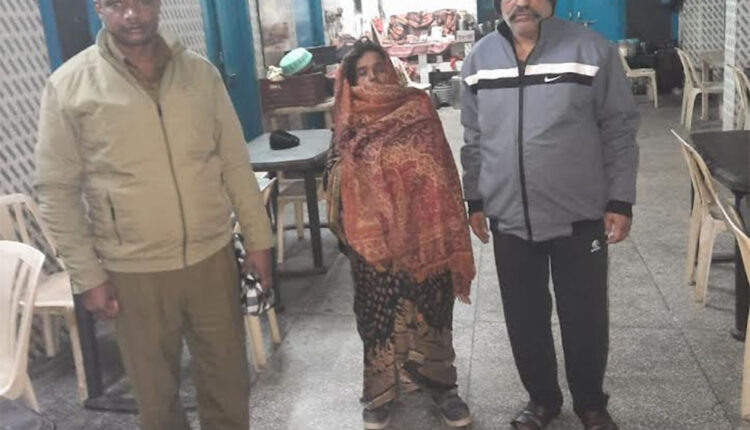 Ghouj police station took the abandoned woman to Tau Devi Lal Vridvashram.
