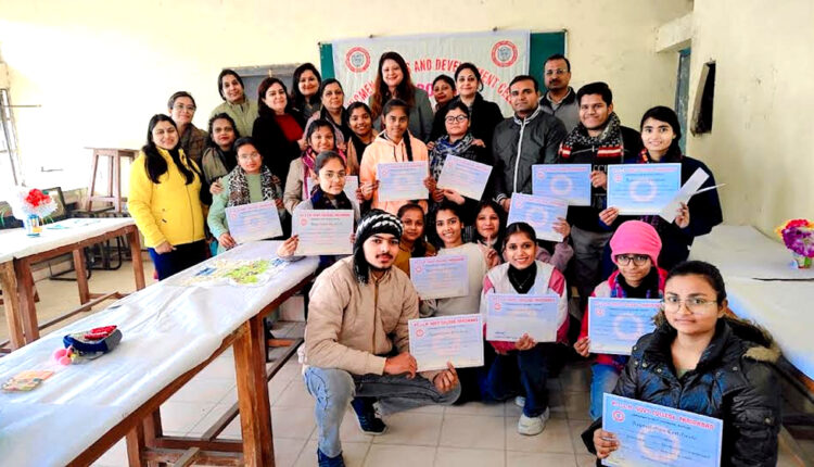 नेहरू कॉलेज फ़रीदाबाद में बेस्ट आउट ऑफ़ वेस्ट प्रतियोगिता का आयोजन