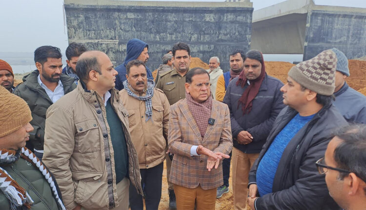 फरवरी में आवाजाही के लिए खुलेगा मंझावली यमुना पुल - राजेश नागर