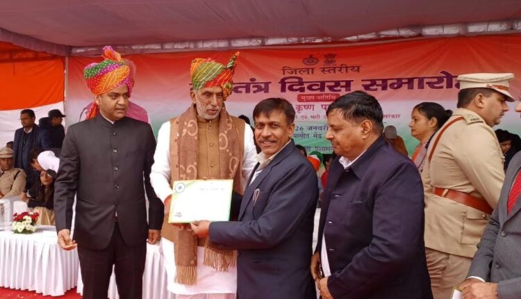 उत्कृष्ट कार्यों के लिए मंडल बाल कल्याण अधिकारी को किया गया सम्मानित