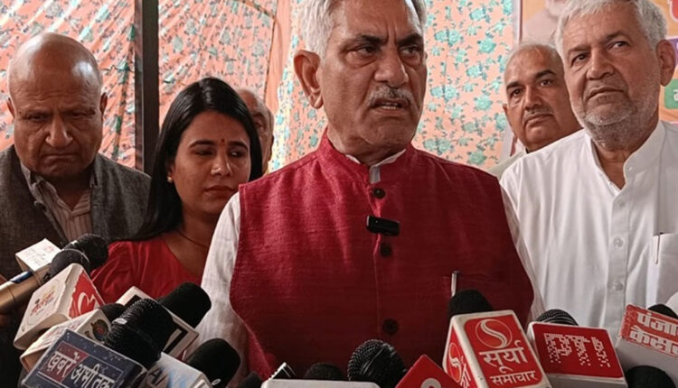 Former minister targets hooda in Rohtak