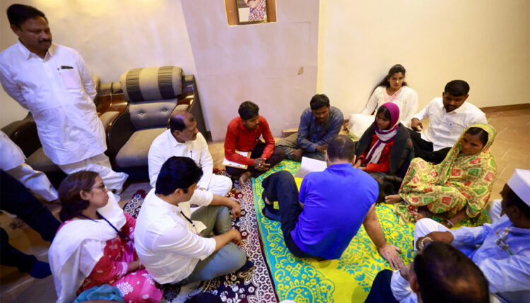 Rahul Gandhi met the family of deceased Somnath: Parbhani