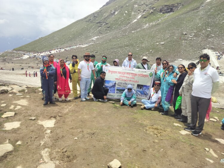 Officers of Scouts and Guides performed adventure activities at Rohtang Pass in Himachal.