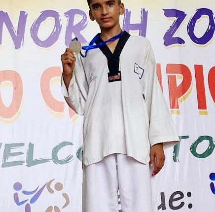 Lakshya brought glory to the district by winning silver medal in Taekwondo competition