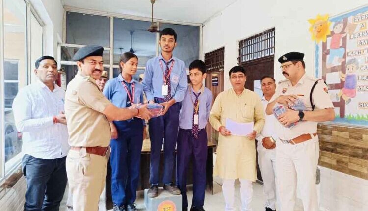 Drawing and slogan competition against mobile and drug abuse in Phogat School
