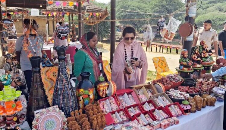 Haryana Women Commission Chairperson Renu Bhatia visited the fair.
