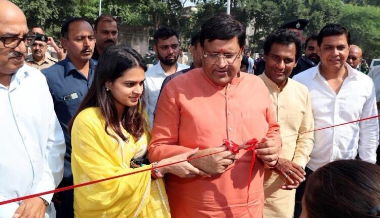 Vipul Goyal celebrated Diwali with children from 28 government schools.