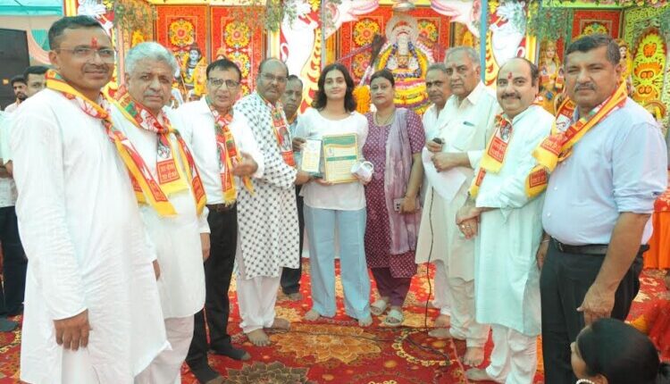 Children and players were honored at the 39th anniversary of Sector-7 RWA.