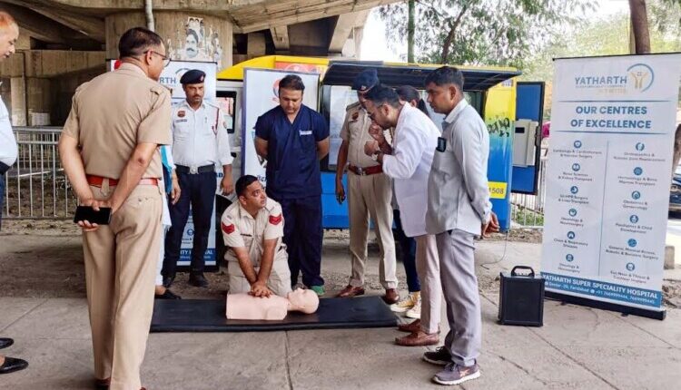 A unique initiative by Yatharth Hospital and the police – traffic signals spread the message of heart health