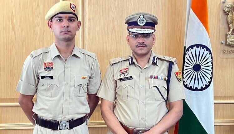 Police constable becomes lieutenant in Indian Army, Police Commissioner congratulates him