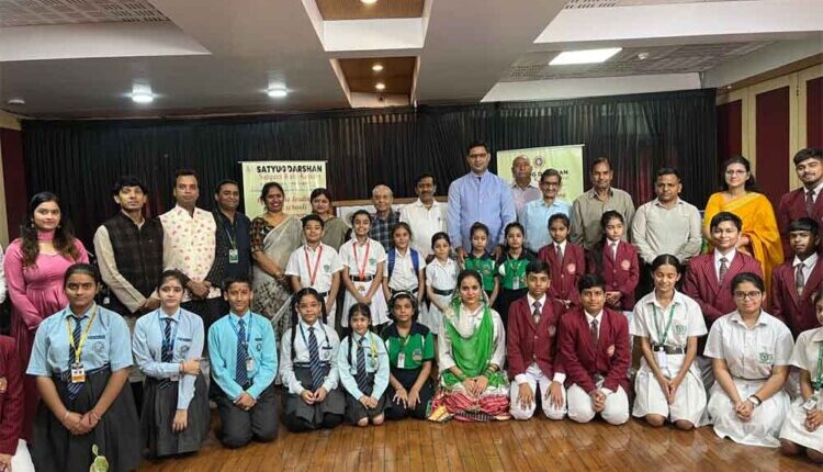 Doha and Chaupai competition organized on Haryana Day at Satyug Darshan Music Art Centre, Faridabad. Satyug Darshan Music Art Centre