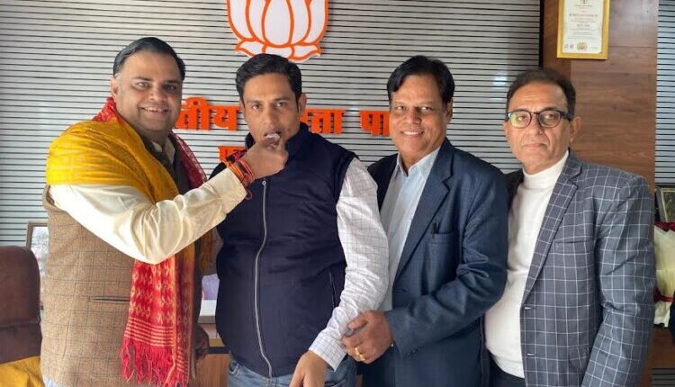 Vimal Khandelwal has been appointed as the district convener of the BJP Faridabad NGO cell.