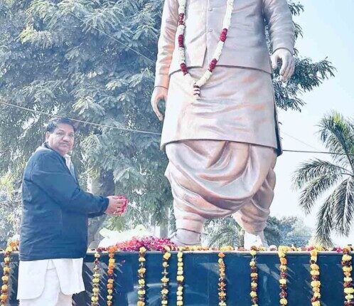 Thakur Umesh Bhati paid his respects to Atal Ji.