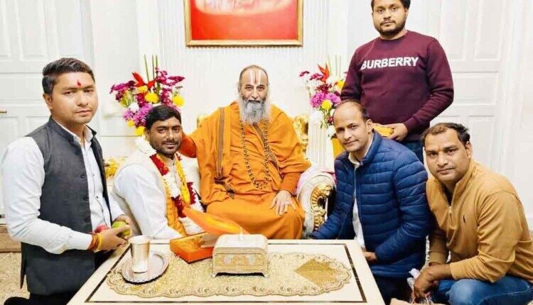 Councilor Jaswant Saini reached Siddhdata Ashram after taking oath.