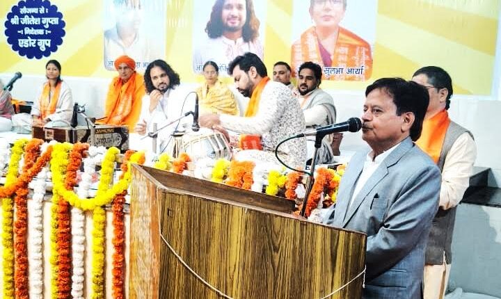At the Arya Samaj annual festival, Acharya Yogesh Bhardwaj delivered a message on the importance of the Vedas.