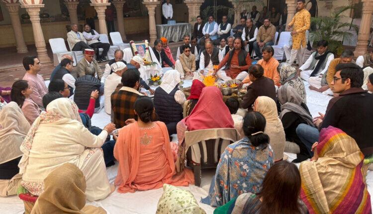 Abhay Chautala, Selja and Ashok Tanwar, among others, paid tribute to the late Rajkumar Tewatia.