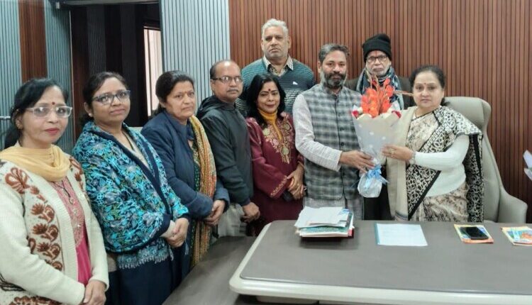 The Referendum-Free Struggle Committee met with the mayor.