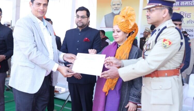 Social worker Vimal Khandelwal honored by the district administration in the Republic Day celebrations.