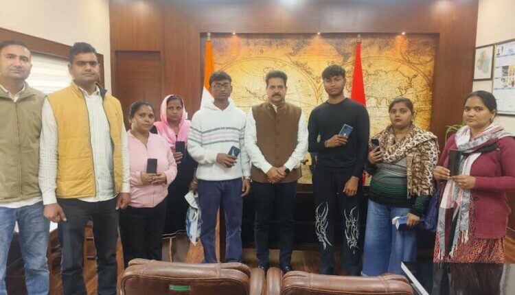 Police returned 156 lost mobile phones worth lakhs of rupees.