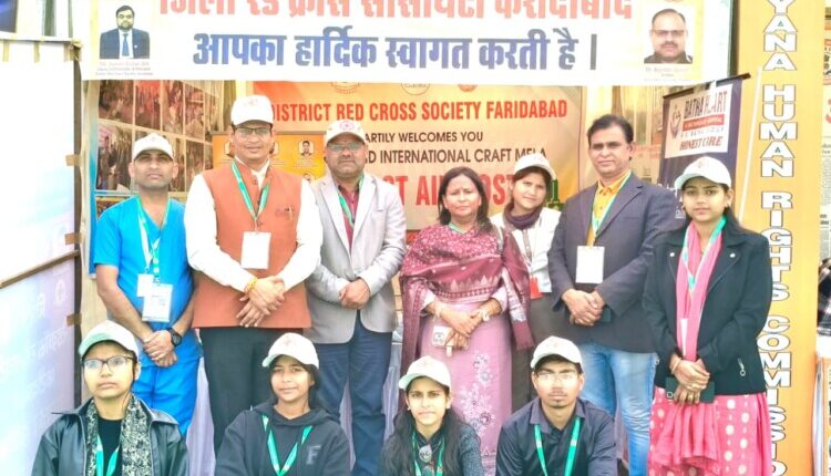Volunteers of District Red Cross Society Faridabad are continuously providing services in the 39th International Surajkund Handicraft Fair.