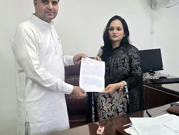 Sarpanch Surajpal Bhura demanded to resume the bus service from Arua to Ballabhgarh.