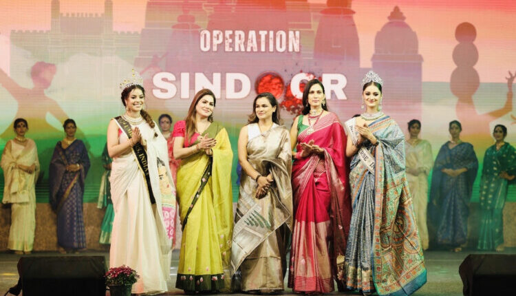 Artists dazzled at the Ek Bharat Shreshtha Bharat fashion show at the Surajkund Fair.