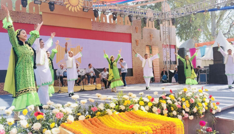 Artists dazzled at the Ek Bharat Shreshtha Bharat fashion show at the Surajkund Fair.