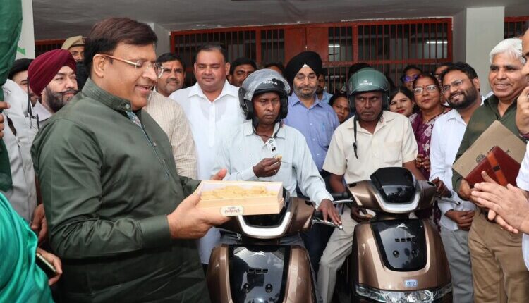 New impetus to sanitation system: Cabinet Minister Vipul Goyal distributed 31 scooters to MCF sanitation inspectors