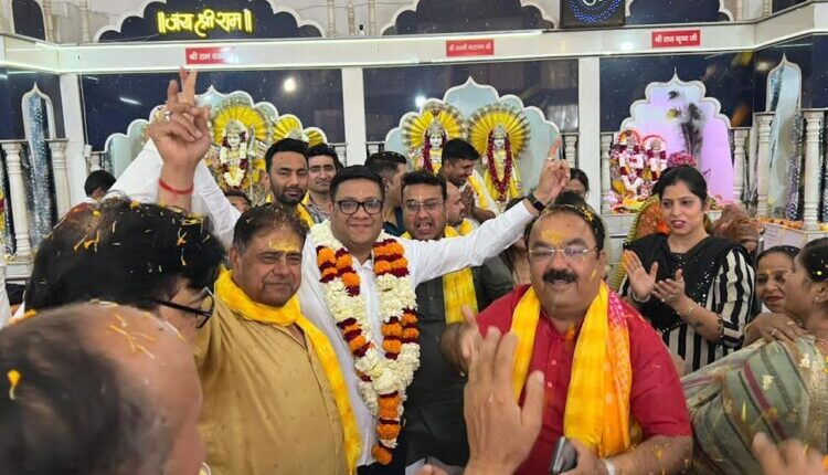 The 73rd anniversary celebrations and Holi Festival of Flowers were held at the Laxmi Narayan Temple in a grand manner.