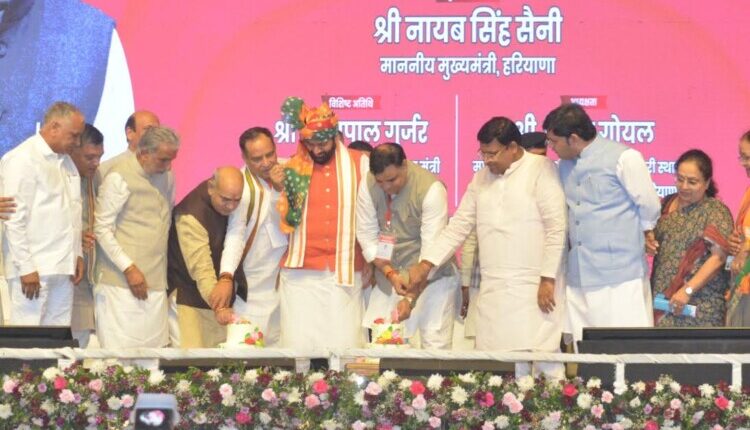 Chief Minister Saini wished BJP District President Pankaj Poojan Rampal on his birthday by cutting the cake at the rally.