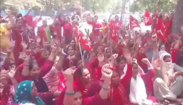 Asha workers protest in Faridabad: Said – online work pressure is being increased