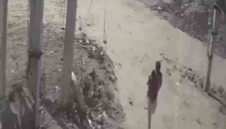 Mother throws one-and-a-half-year-old daughter into drain; students find body, call Faridabad police