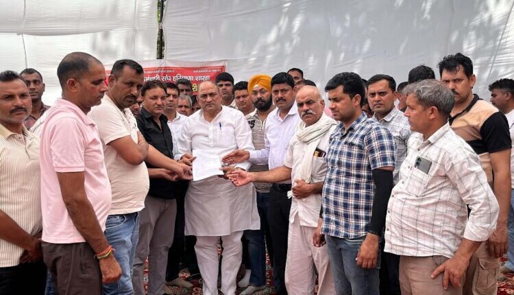 Government should give government job and compensation of Rs 1 crore to the martyred fire brigade personnel: Baljeet Kaushik