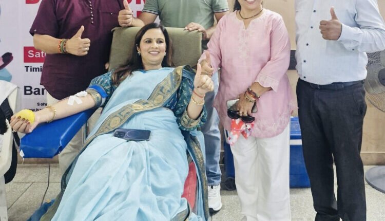 30 blood friends donated blood for children suffering from thalassemia.