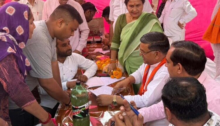 MLA Satish Fagna listened to the problems of the people.