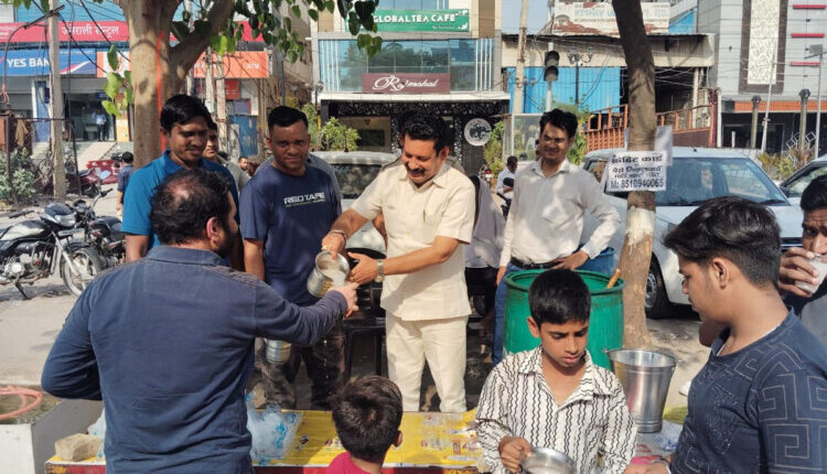 On Nirjala Ekadashi, the BJP's Labour Cell organized a water service camp and served cool water to passersby.
