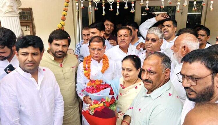 Mayor and councilors met Minister Rajesh Nagar following the formation of the Finance Committee.