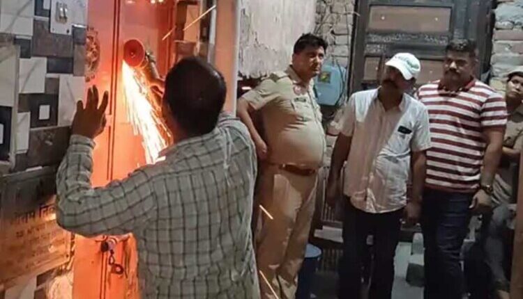 In Faridabad, the police broke down a house door using a grinder.