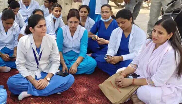 Faridabad government hospital nurses protest: Dissatisfaction with Renu Bhatia's statement