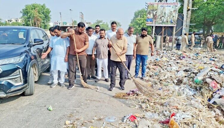 It is the responsibility of all of us to keep the city clean and green: Pt. Moolchand Sharma