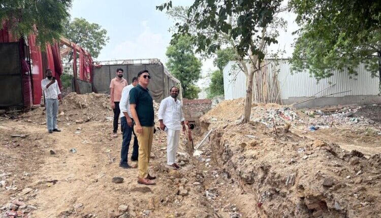 SDM Trilok Chand conducted a surprise inspection of drains in Ward-22 ahead of the monsoon.