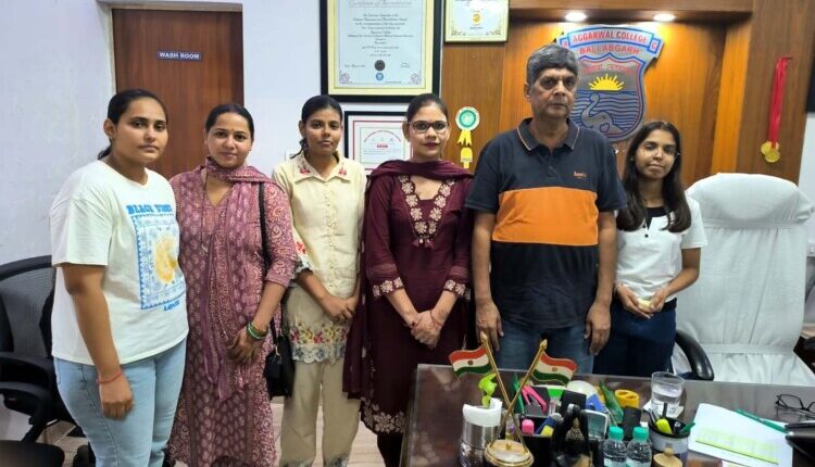 Girls from Aggarwal College hoisted the flag at MDU