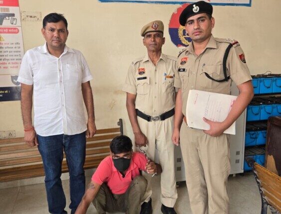 Auto-rickshaw driver stabbed to death near Naya Palla Bridge; police team apprehends the accused within hours.
