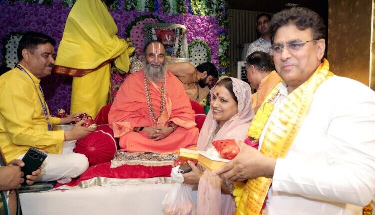 Surrender to the Supreme Soul to find relief from suffering: Swami Purushottamacharya