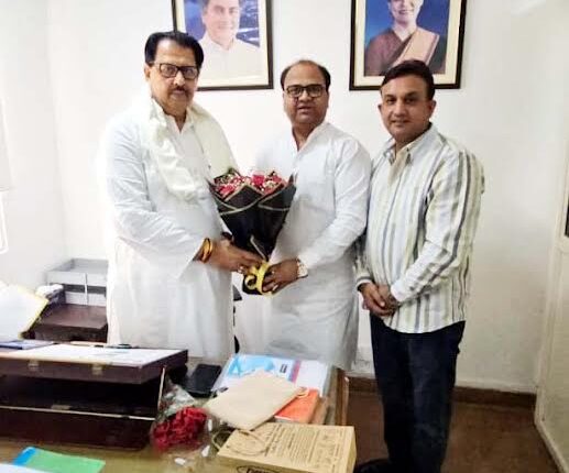 Sumit Gaur met Haryana Congress in-charge Sanjay Dutt and discussed the political situation.