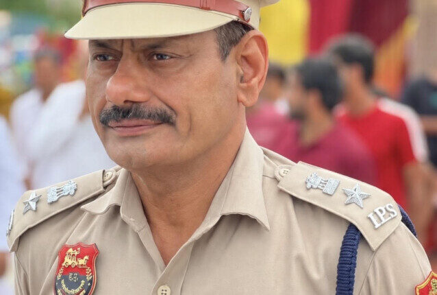Traffic Advisory: Vehicle entry restricted on the Agra Canal route due to the Kanwar Yatra; please use alternative routes.