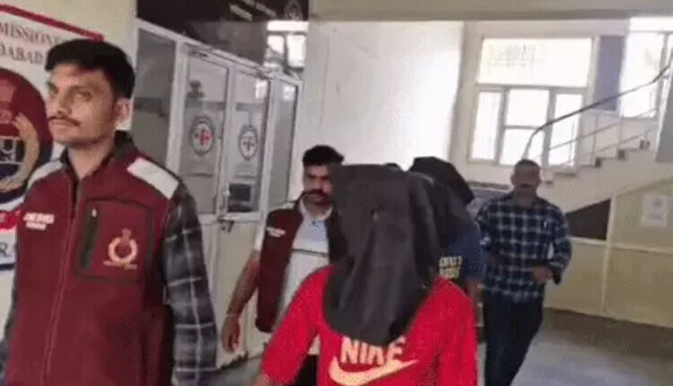 प्रॉपर्टी डीलर को लूटने वाले 2 डिलीवरी ब्वॉय काबू, फरीदाबाद में 2 घंटे कार में बंधक बनाकर रखा